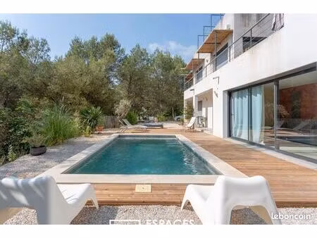 maison 9 pièces 261 m²