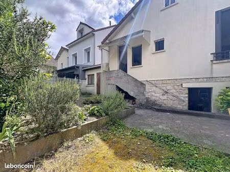 rueil-malmaison centre– maison 1930 avec fort potentiel d’extension  sous sol total  dépen