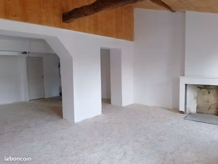 maison de village en pierre