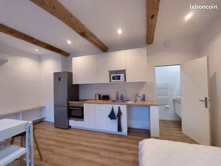 studio meublé rénové - cœur de nîmes  rue des chassaintes