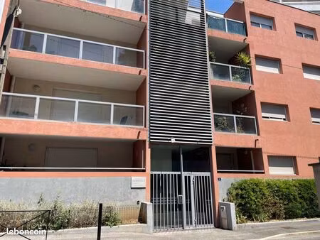 t2 refait à neuf  jean-jaurès avec terrasse  climatisation  cuisine équipée  résidence séc