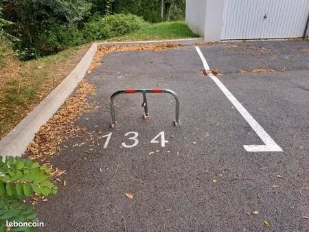 place de parking privée sécurisée - quimper