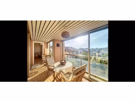 vieil antibes grand 2 pièces de 61 m2 avec ascenseur  gard