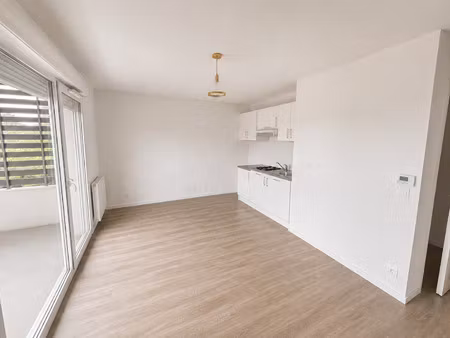 cenon gare t2 de 42 90 m2 avec loggia plein sud et parking