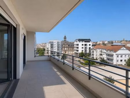 3 pieces lumineux avec terrasse
