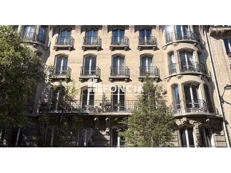 avenue parmentier  au pied du métro dans une magnifique copropriété  studette entièrement 