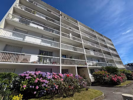 appartement lumineux avec balcon sur la ville