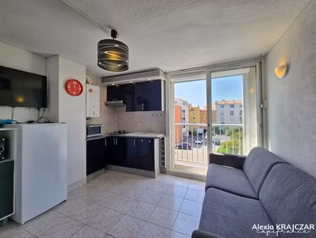 a vendre  studio cabine de 25m² - si souhaité vendu meublé - place de parking privée - rés