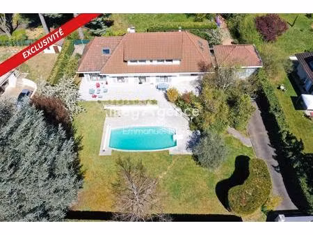 maison spacieuse de 230 m² avec 5 chambres & piscine