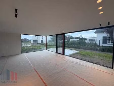 lichtrijk nieuwbouwkantoor van 185 m² te nazareth-de pinte