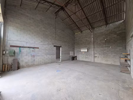entrepot 75 m2 - bedarrides