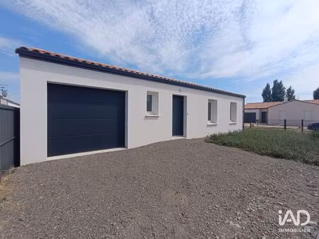 maison à angles (85750)