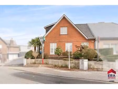 maison unique (408 m²) avec 3 ch et local commercial à burst