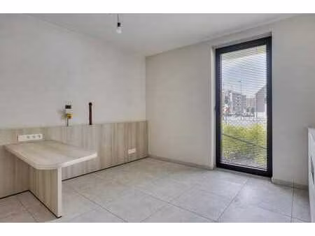 bureau dans un excellent emplacement à vendre à roeselare