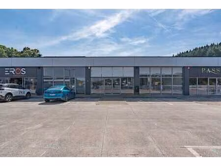 commerce de +- 197 m² à ben-ahin !