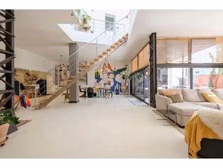 arrière maison à l’allure d’un loft lumineux de 4 chambres