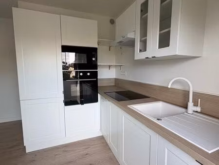? appartement t2 rénové – 46 m² – centre-ville loudéac – balcon  parking  cave