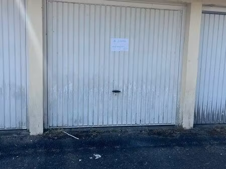 à louer box fermé garage