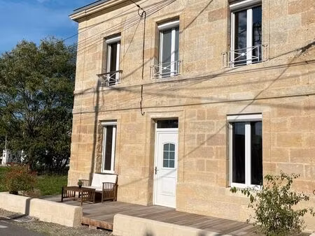 maison en pierre rénovée et lumineuse