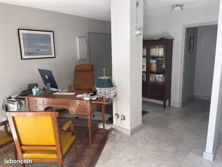 dispo en novembre à vendre ou à louer ex cabinet médical 75 m2 parkings accès pmr 33200 ca