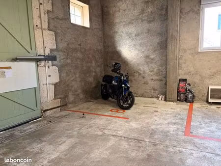 place de parking moto à louer