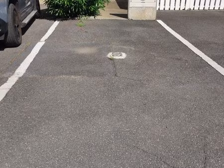 location emplacement parking vias plage