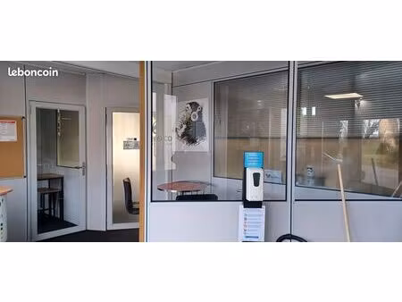 bureau meublé + réserve