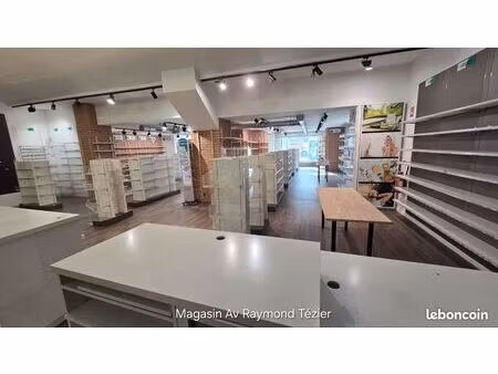 a louer magasin de 423m2 emplacement 1er choix