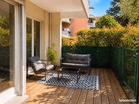 t2 avec superbe terrasse de 17 m² – métro argoulets à 2min à pied