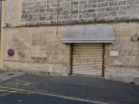 a louer local professionnel 400m²