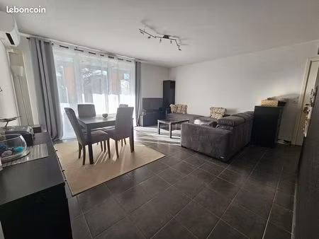 t4 traversant 80 m² – 3 parkings – climatisation
