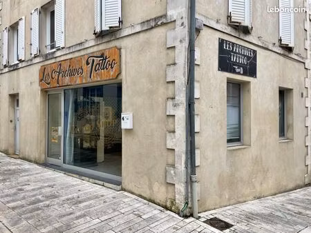 local commercial 43 m² saintes