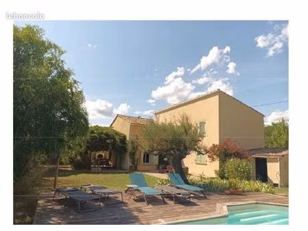 mazet de 183m² + terrain e 4343m²