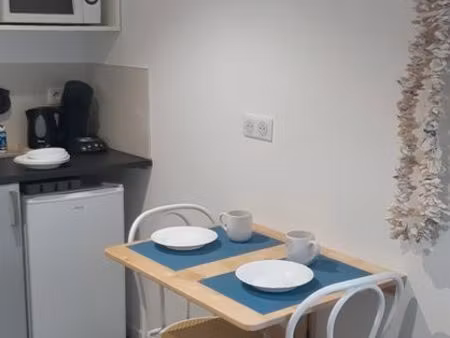 location studio meublé avec terrasse et piscine