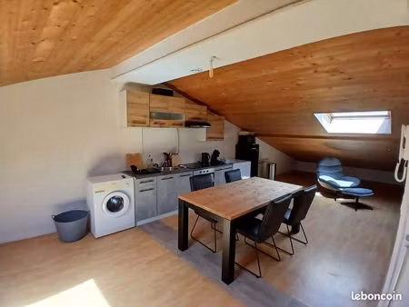 location appartement atypique sous les toits de rochefort