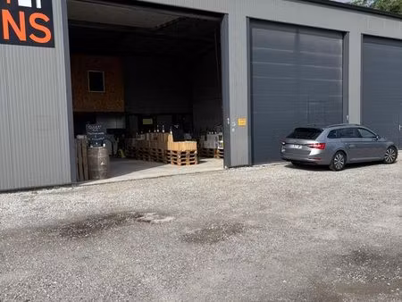 dépôt 150m² avec bureau