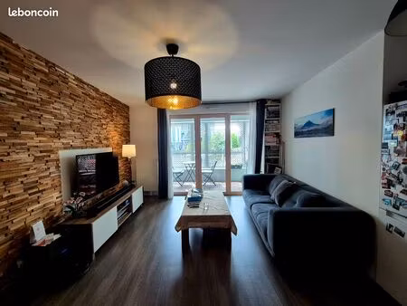 à louer – beau f3 meublé de 58 m² avec balcon  parking et local à velo – nanterre universi