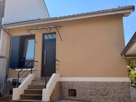 maison individuelle rénovée – 120 m² au sol (90 m² habitables) – sous-sol aménagé – jardin