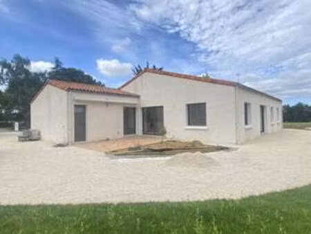location maison à aubigny-les-clouzeaux (85430) : à louer / 140m² aubigny-les-clouzeaux
