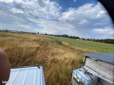 terrain clôturer 8000m2 (box cabane )