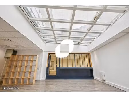bureau 136 m²