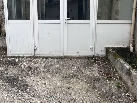local de stockage 93 m2
