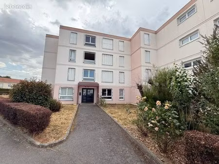 53 m² entièrement rénové – dernier étage lumineux