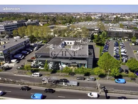 commerce 1 819 m²