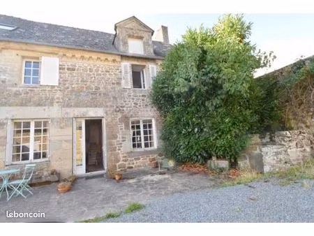 maison à bécherel - lumineuse avec jardin et dépendance