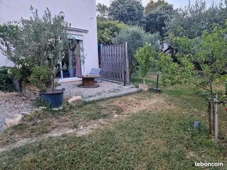 description: pour étudiant(e) studio meublé dans petite résidence familiale