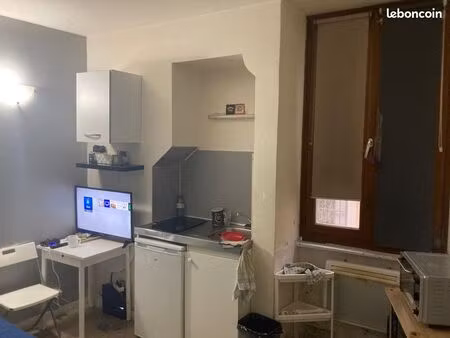 studette meublée et équipée – 12 m² – proche centre-ville