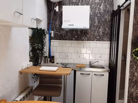 studio d'étudiant devant la faculté ubo