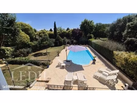 maison 8 pièces 375 m²