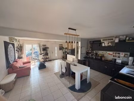à louer – maison individuelle de plain-pied avec terrasse et vue sur les monts d’arrée